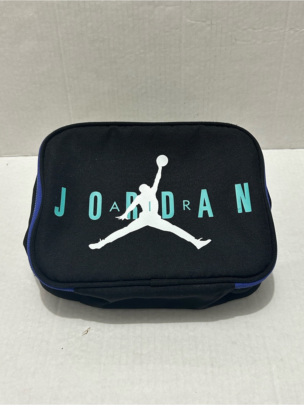 Air Jordan Lunch Box
Tote Insulated Black kids